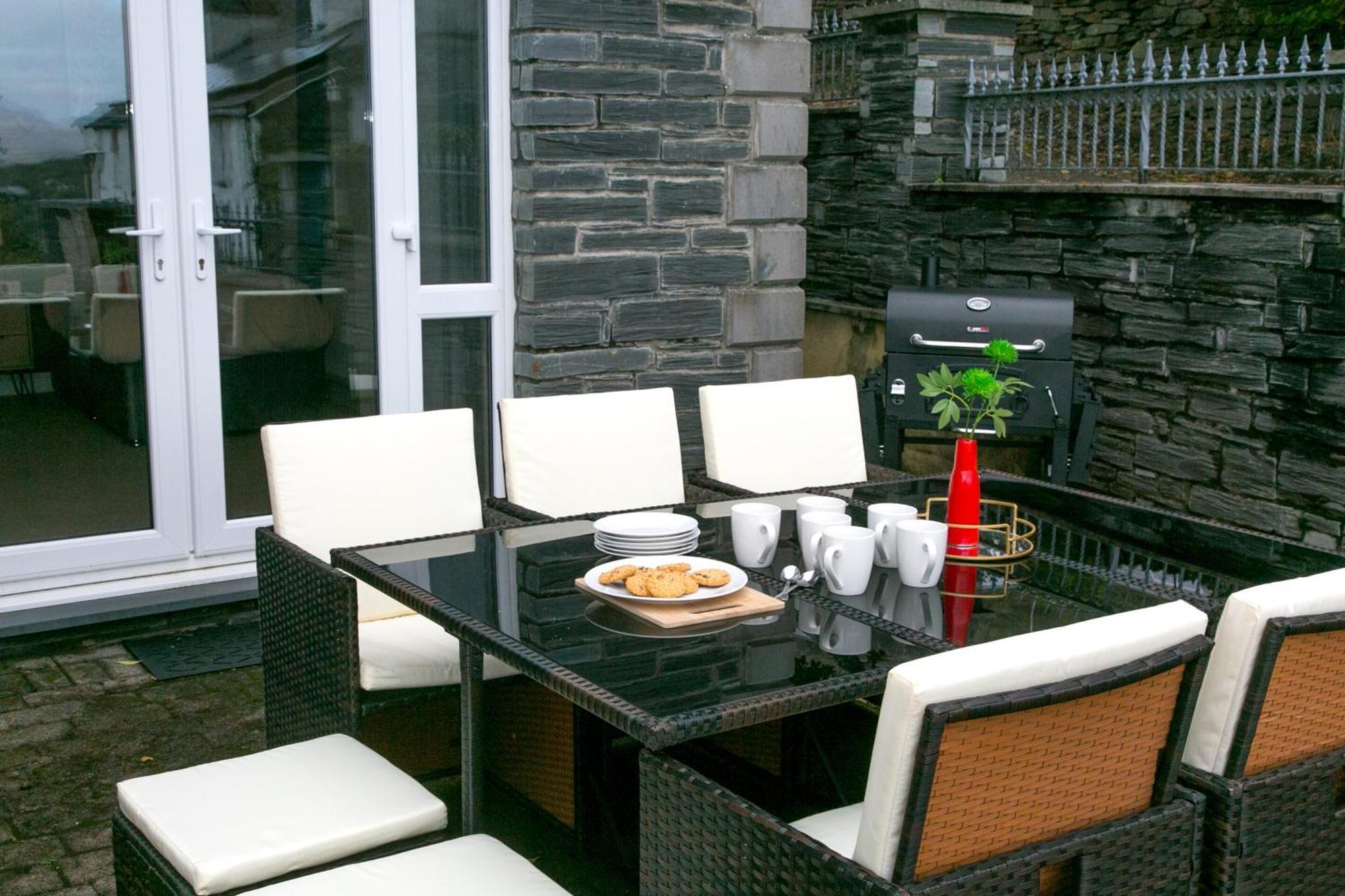 Snowdonia Luxury Flat Foosball Fire Pit Bbq Outdoor Dining Apartment Tremadog Exterior photo