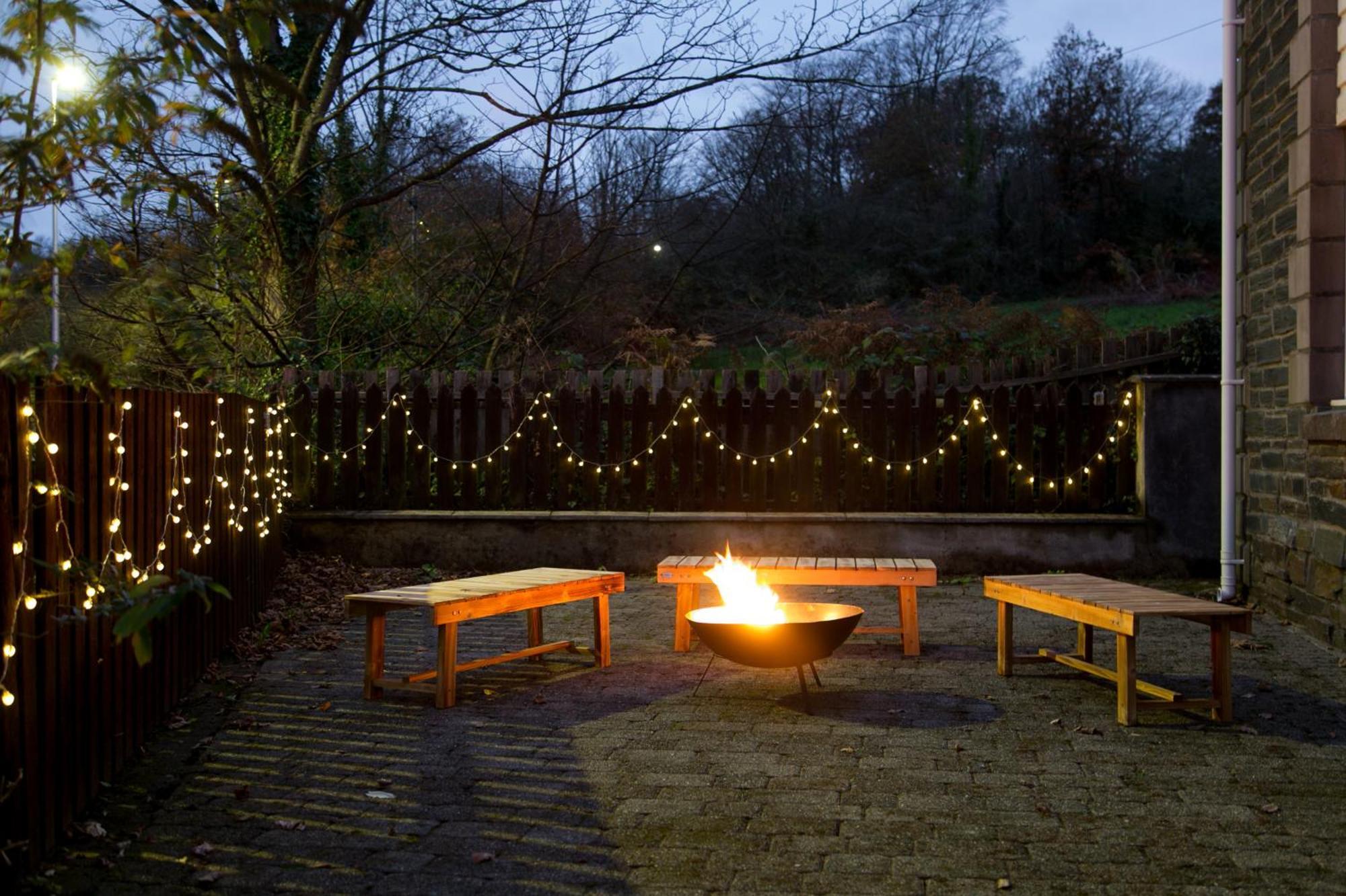 Snowdonia Luxury Flat Foosball Fire Pit Bbq Outdoor Dining Apartment Tremadog Exterior photo